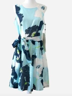 ✨ STUNNING Tommy Hilfiger Floral Fit & Flare Dress ✨